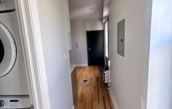 1 bed, 1 bath, $1,200, Unit 2R