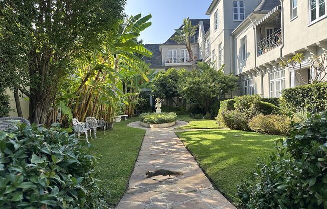 1407 N. Laurel Avenue