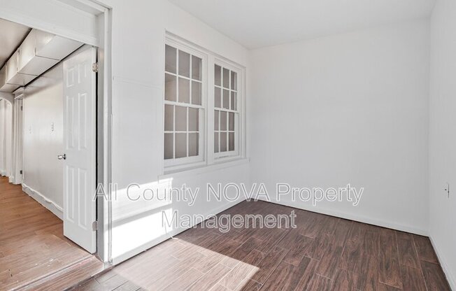 1719 W VIRGINIA AVE NE