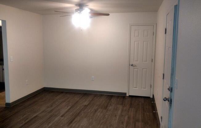 2 beds, 1 bath, $1,600, Unit 121