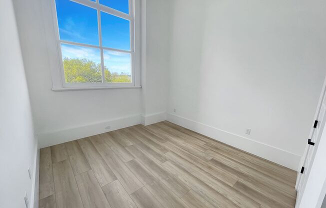 2 beds, 1 bath, 893 sqft, $2,450, Unit 1305