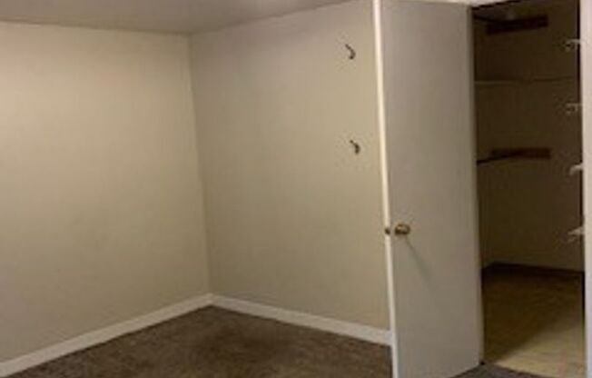 2 beds, 1 bath, $1,800, Unit 686