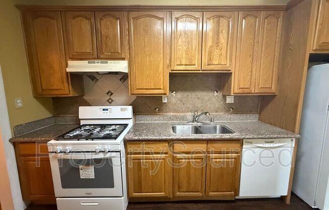 139 W YOSEMITE AVE