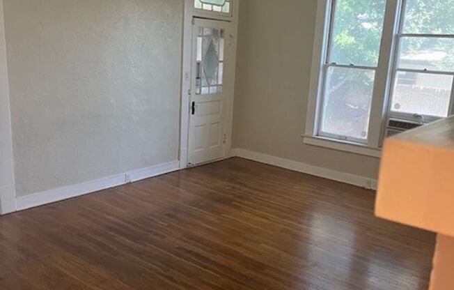 1 bed, 1 bath, 800 sqft, $1,050, Unit 143 N. Glenn Unit A