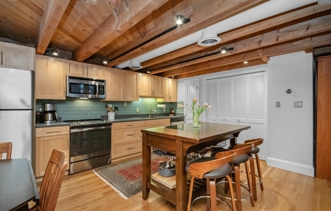 28 SEAVERNS AVE