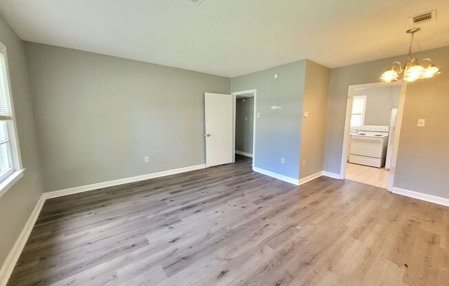 406 N S St Pensacola, fl 32507 MOVE IN SPECIAL: HALF OFF first full month of rent!!!