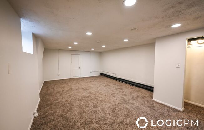 2 beds, 1 bath, $1,100