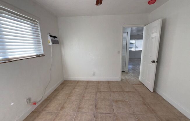 323 NW 4 Ave Hallandale, FL 33009