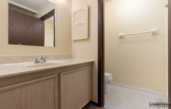 2 beds, 2 baths, 943 sqft, $1,145, Unit 2214-307