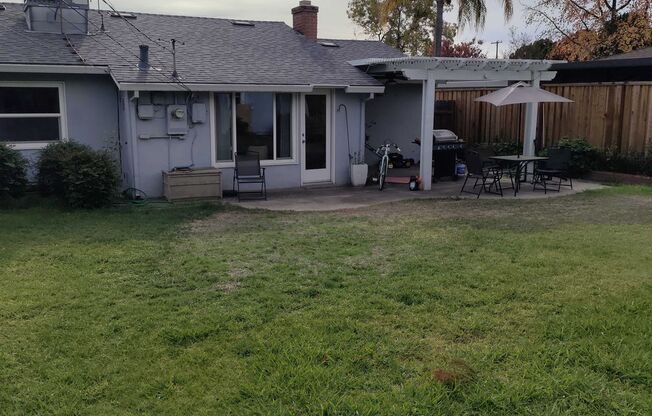 3 beds, 1 bath, $2,600