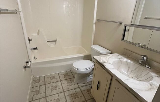 1 bed, 1 bath, 625 sqft, $805, Unit 5054