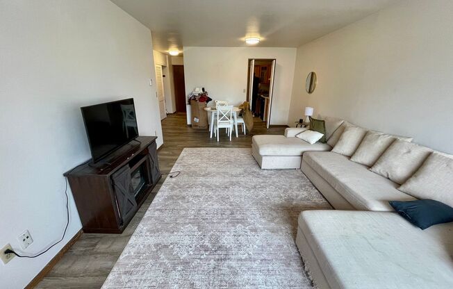 2 beds, 1 bath, $1,295, Unit 201