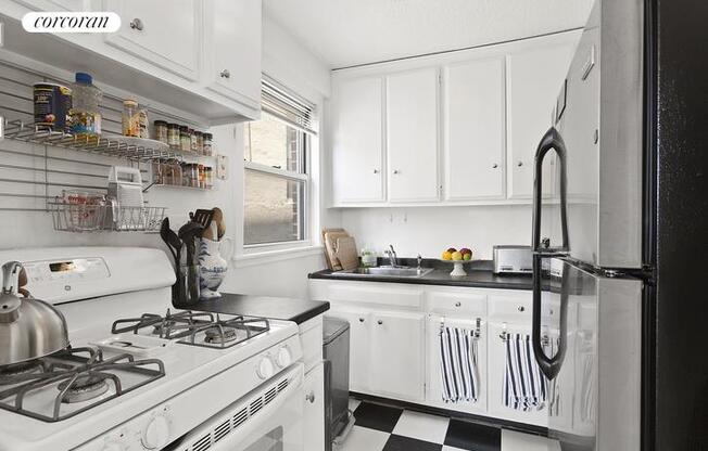 1 bed, 1 bath, $6,500, Unit 16J