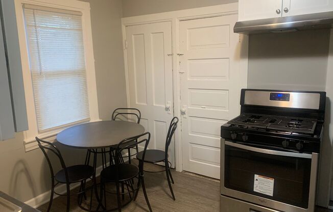 2 beds, 1 bath, $1,400