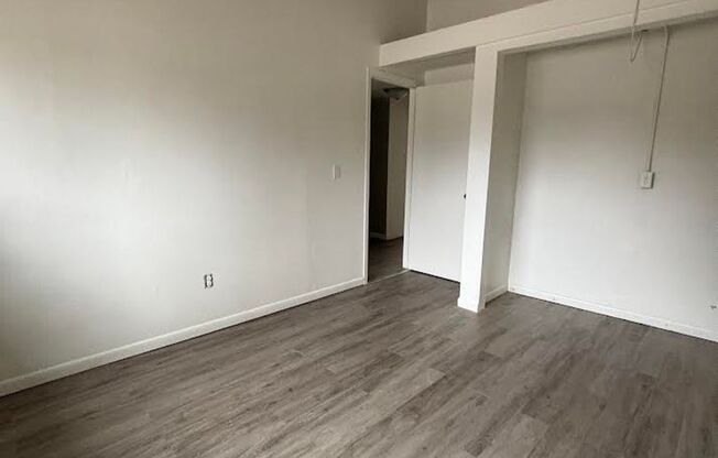 3 beds, 1 bath, 960 sqft, $950, Unit 405