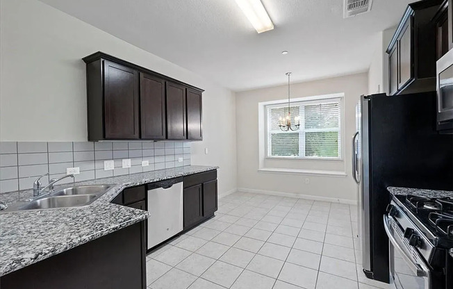 Elegant & Spacious Cityside Townhome with Resort-Style Amenities