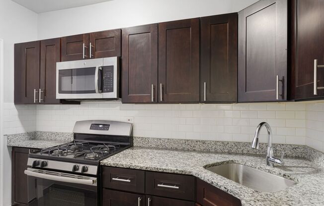 2 beds, 1 bath, 569 sqft, $2,250, Unit 6112-2W