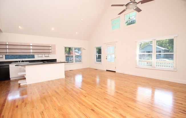 Beautiful Home with Separate Art Studio - Minutes from Downtown