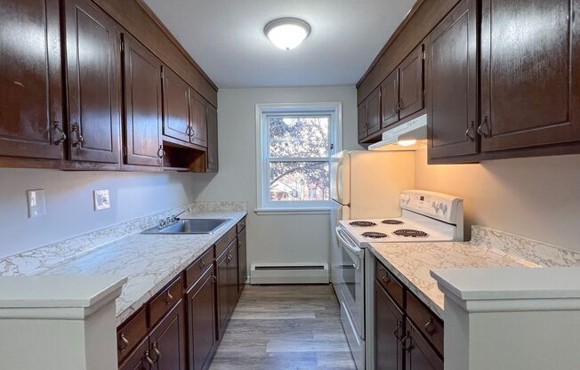 1 bed, 1 bath, $1,300, Unit B-7