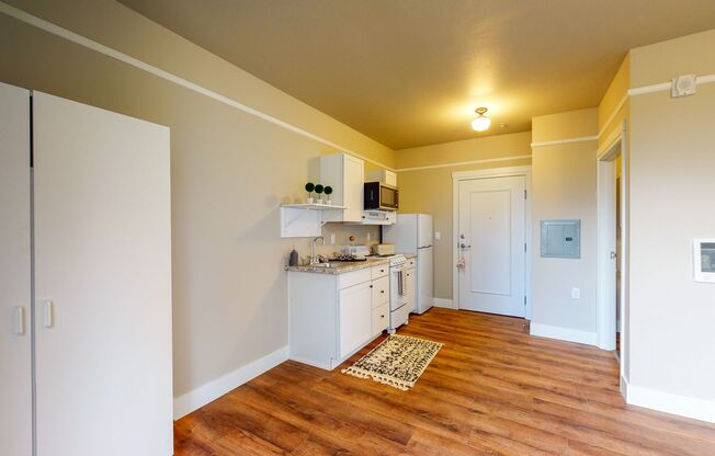 Studio, 1 bath, 305 sqft, $1,275, Unit 314