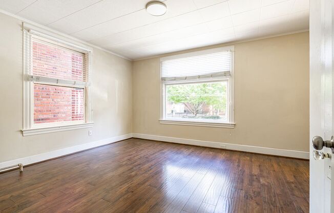 Studio, 1 bath, 375 sqft, $1,095, Unit 27