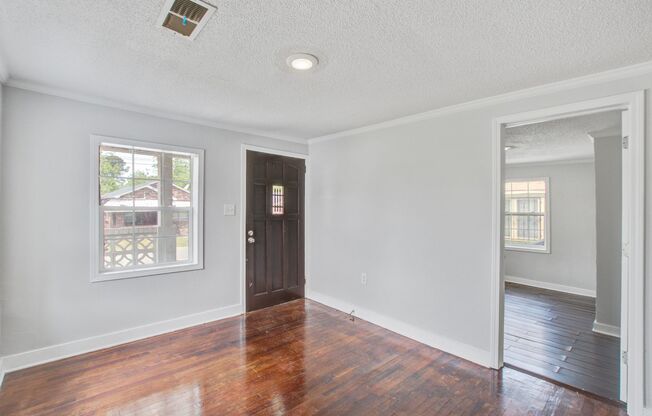 Modern Prime Location Near Park Circle
