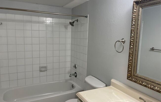 1 bed, 1 bath, $1,100, Unit Q168