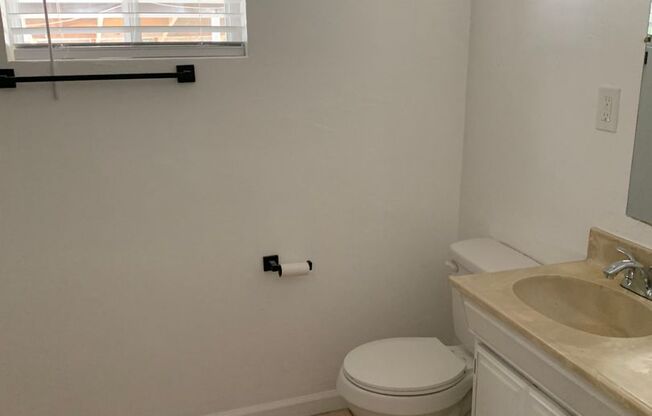 2 beds, 1 bath, $1,600