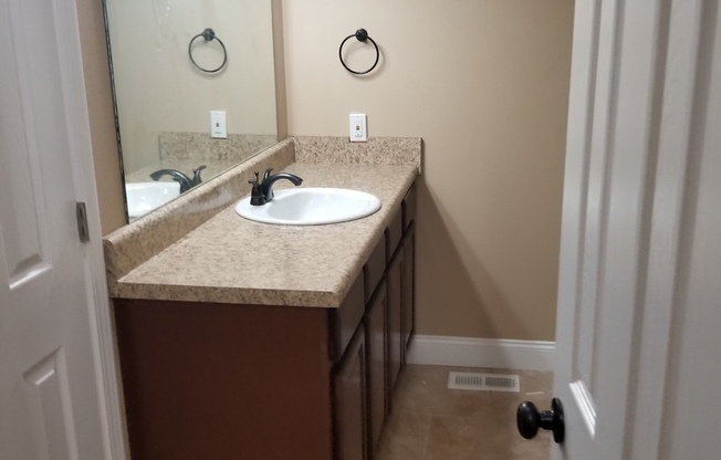 2 beds, 1.5 baths, 1,100 sqft, $1,295