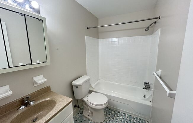 1 bed, 1 bath, 750 sqft, $1,249, Unit L003