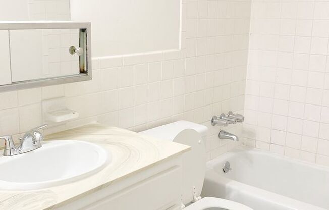 2 beds, 1 bath, 950 sqft, $995, Unit 10