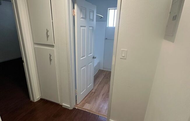 2 beds, 1 bath, $2,300, Unit 12