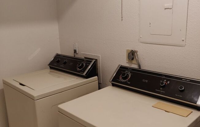 1 bed, 1 bath, 670 sqft, $1,250, Unit 212