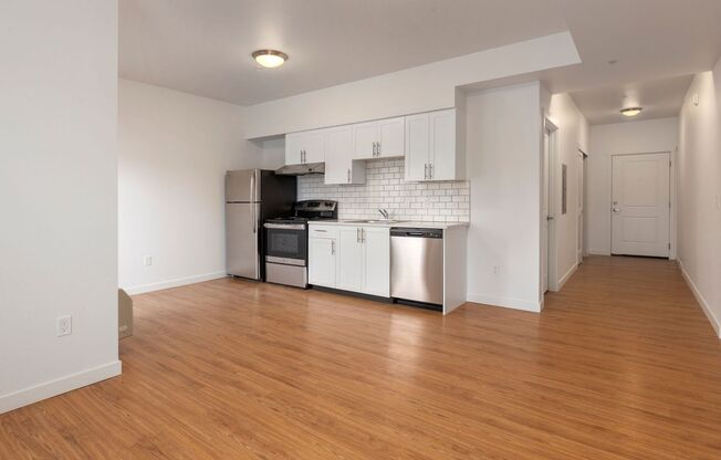 Studio, 1 bath, 456 sqft, $1,299, Unit 301