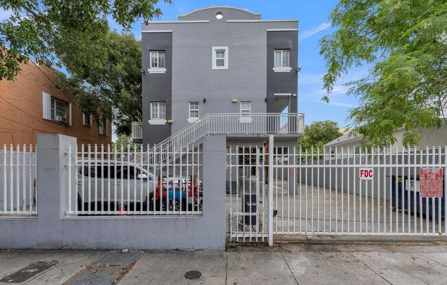 1 bed, 1.5 baths, 693 sqft, $1,950, Unit 208