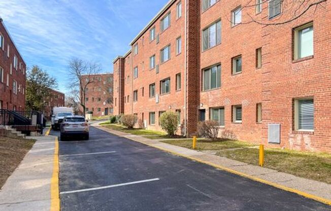 3 beds, 1 bath, 779 sqft, $2,540, Unit 5940-LL2