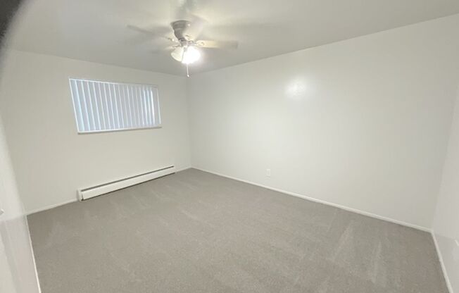 2 beds, 1 bath, 832 sqft, $1,550, Unit 211
