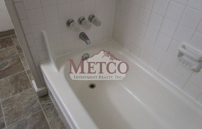 2 beds, 1 bath, 924 sqft, $1,495, Unit 862