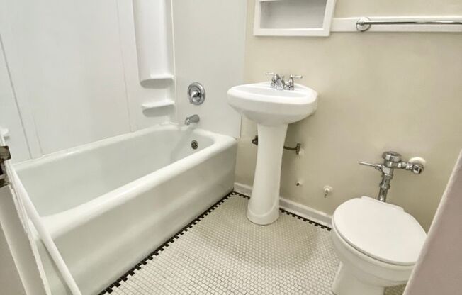 Studio, 1 bath, 320 sqft, $1,295, Unit 205