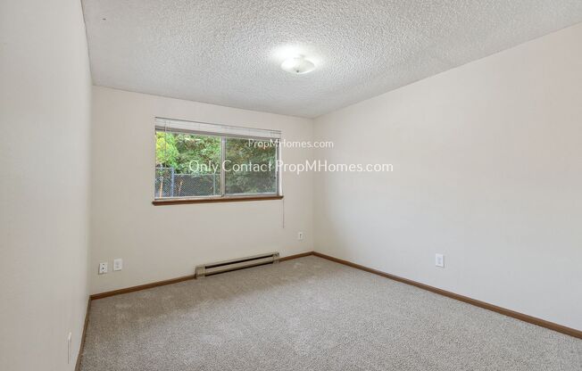 2 beds, 1 bath, 900 sqft, $1,699, Unit 24 SE 133rd Avenue