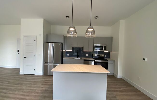 1 bed, 1 bath, 1,014 sqft, $2,461, Unit 222
