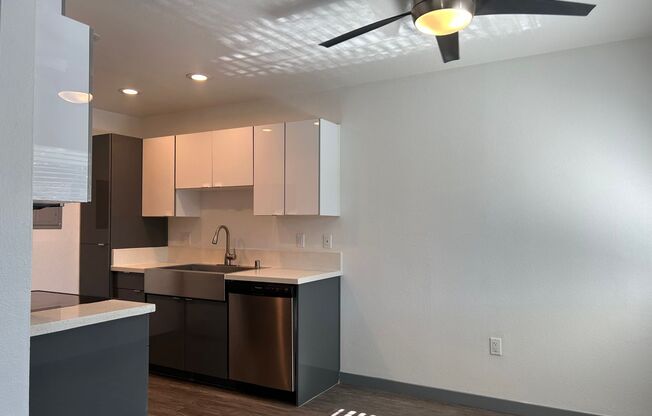 2 beds, 1 bath, 950 sqft, $2,895, Unit C026