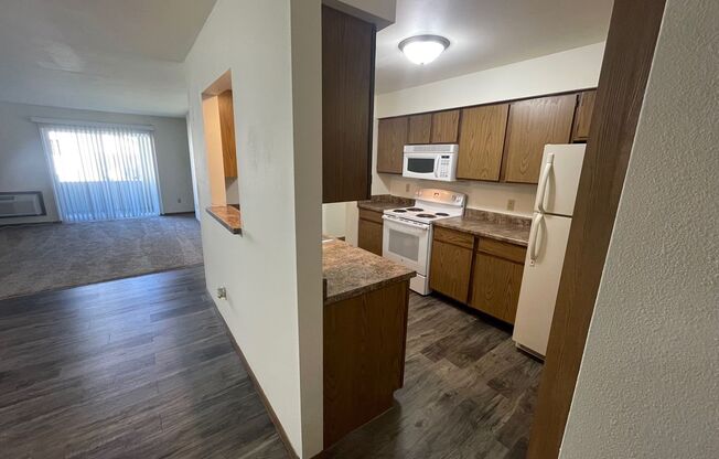 3 beds, 1 bath, 1,040 sqft, $1,695, Unit 3156-208