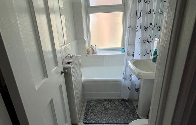1 bed, 1 bath, $2,000, Unit 1201