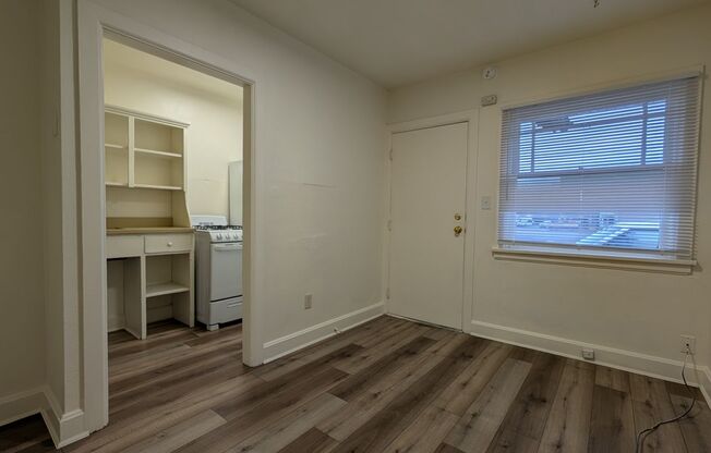 1 bed, 1 bath, $1,095, Unit # 3