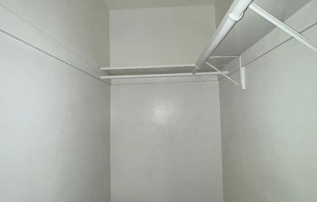 Studio, 1 bath, 300 sqft, $1,250, Unit 18