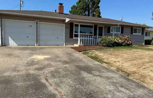 Very Clean 3 Bedroom 1 Bath Home With Central  AC And A Fenced Backyard In Albany