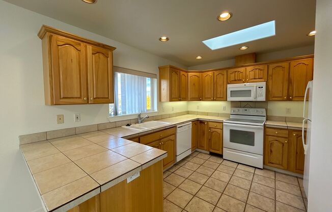 Remodeled! 4 Bedroom / 3 Bathroom Duplex in Madras Oregon