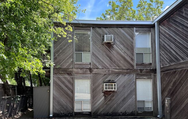 1011 W 23rd St #101 - Rosewood