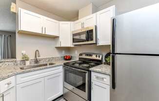 granite countertops and stainless steel appliances at 15Seventy, Chesterfield, MO 63017